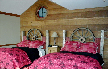 wagon wheel bed, western theme, cowboy furniture